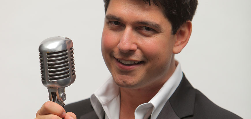 Danny Bacher performs with the Cape Symphony in Holiday on the Cape December 2021