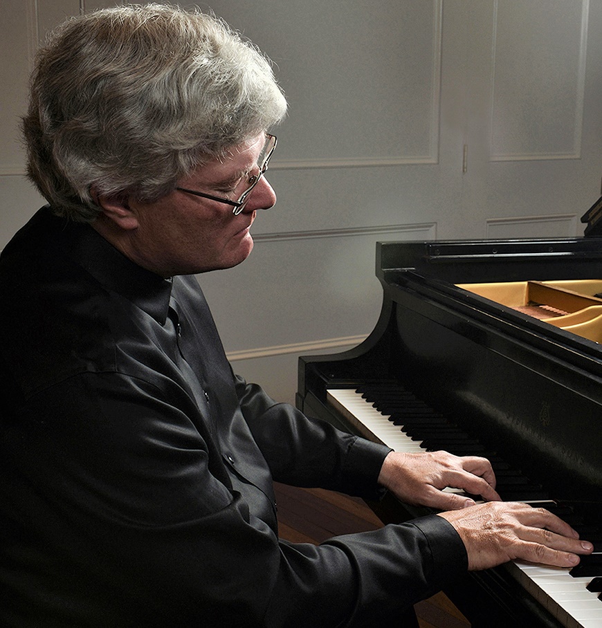 John Pizzarelli pays tribute to Nat King Cole.